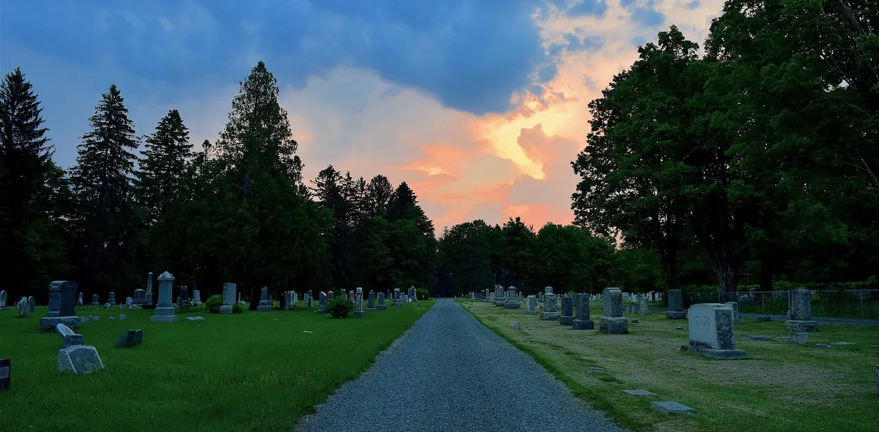 Friedhof am Abend. Foto: pixabay