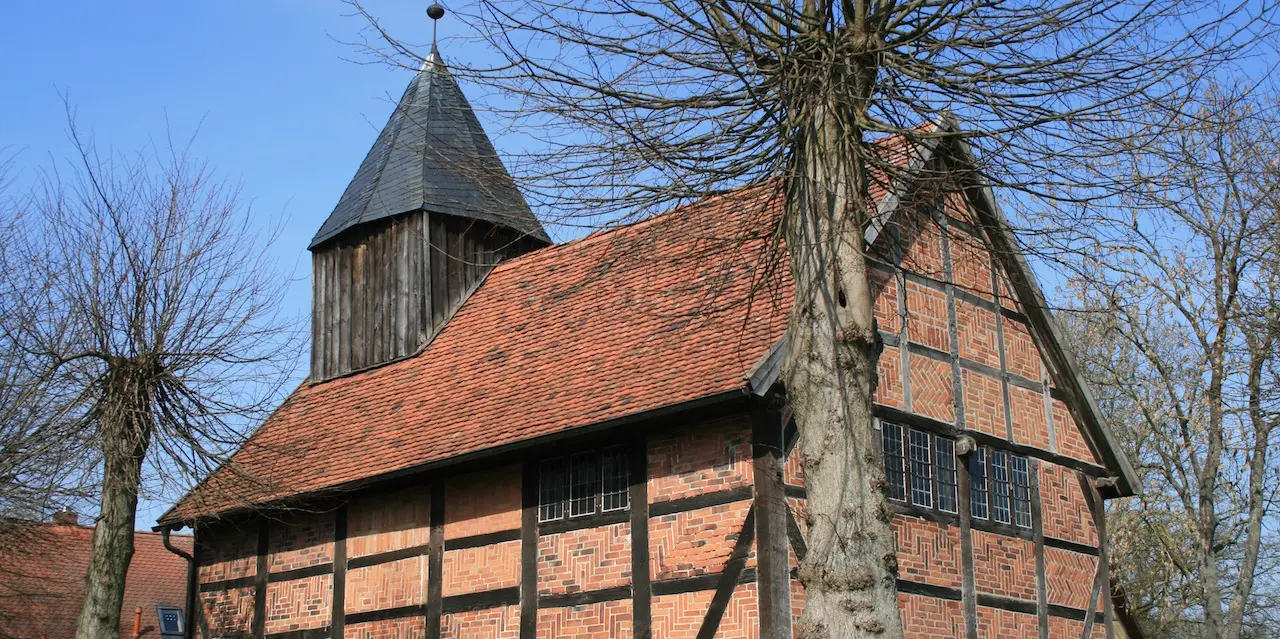 Die Dorfkirche in Wootz. Foto: Werner Buzan / Wikimedia