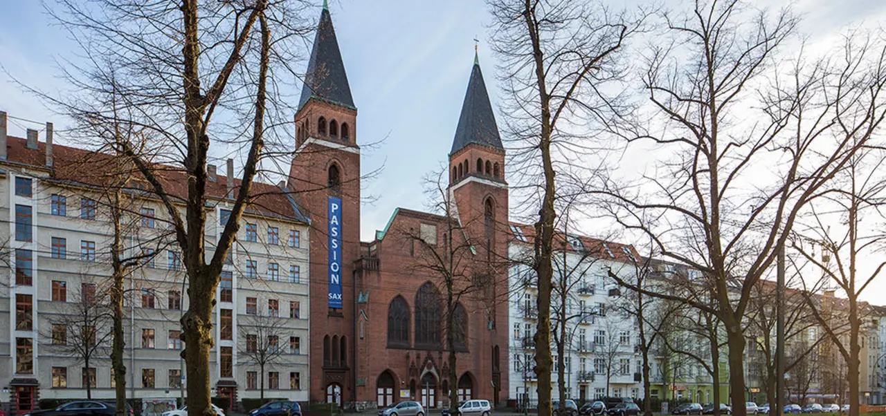 Die Paul-Gerhardt-Kirche in Prenzlauer Berg vor dem Brand. Foto: ekpn