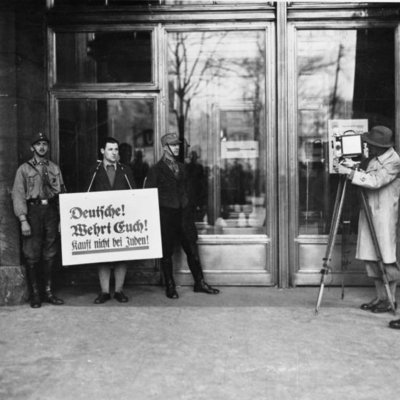 Boykott jüdischer Geschäfte 1938 in Berlin. Foto: Bundesarchiv