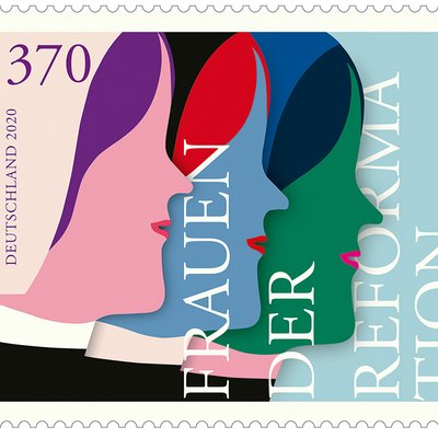 Zu sehen ist die Briefmarke mit drei gezeichneten Frauenköpfen im Profil und der Wert 370 Cent. Gestaltung des Postwertzeichens: Susann Stefanizen, Berlin; Bildquelle: Bundesministerium der Finanzen