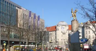 Der Hermannplatz in Neukölln. Foto: Wikimedia