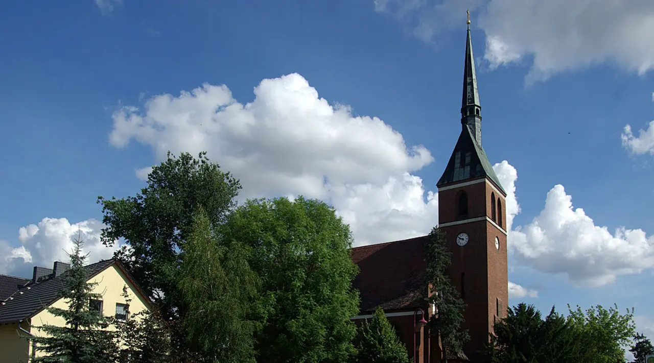 Die Dorfkirche in Heinersbrück feiert ihr 120jähriges Bestehen. Foto: Alte Kirchen e.V.