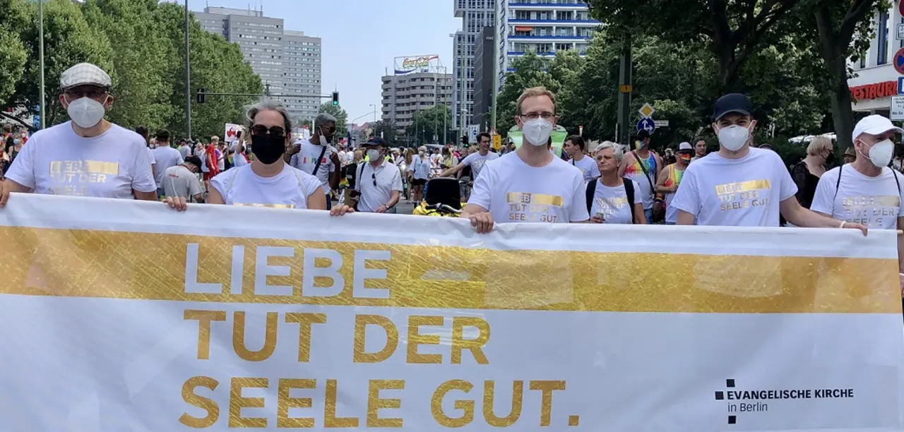 "Liebe tut der Seele gut" auf der CSD-Parade 2021