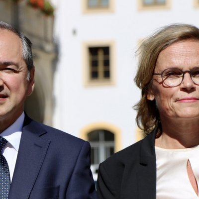 Bürgermeister Octavian Ursu und Generalsuperintendentin Theresa Rinecker. Foto: Manuela Schneider / EKBO