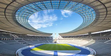 Das Olympiastadion Berlin: dem Himmel ganz nah. Foto: Wikimedia / Martijn Mureau