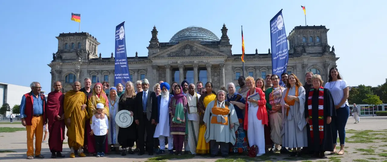 So kamen 2019 die Mitgestalter der "Langen Nacht der Religionen" zusammen. Diesmal gibt's ein virtuelles Treffen. Foto: Lange Nacht der Religionen