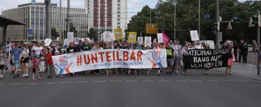 Für eine solidarische Gesellschaft und gegen einen Rechtsruck demonstrierten am 6. Juli in Leipzig Tausende von Menschen. Foto: Dan Wesker / www.unteilbar.org