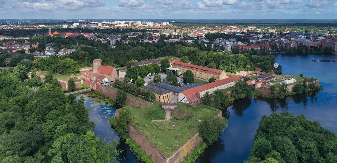 Rund um die Zitadelle Spandau. Foto: Wikimedia